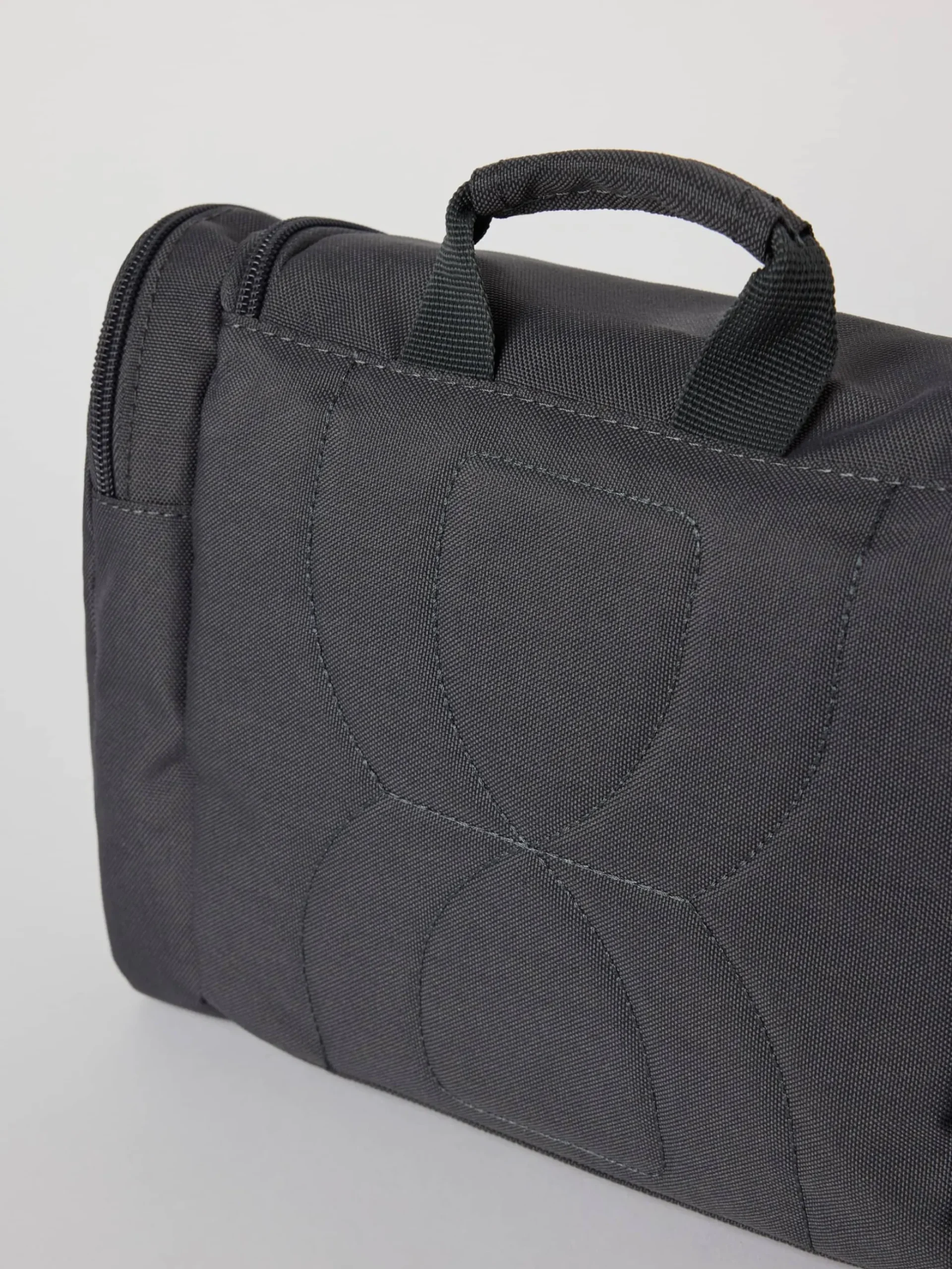 Core Wash Bag Hanging