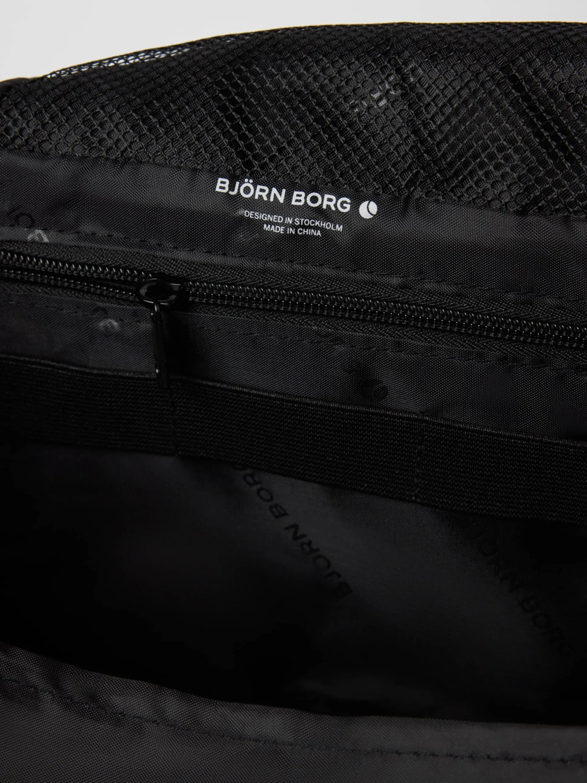 Core Wash Bag Hanging