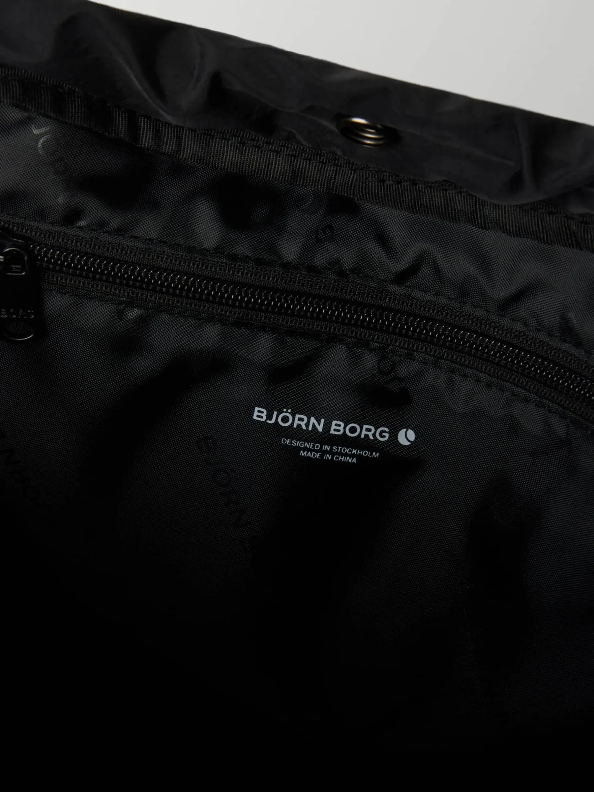 Studio Active Tote 23L