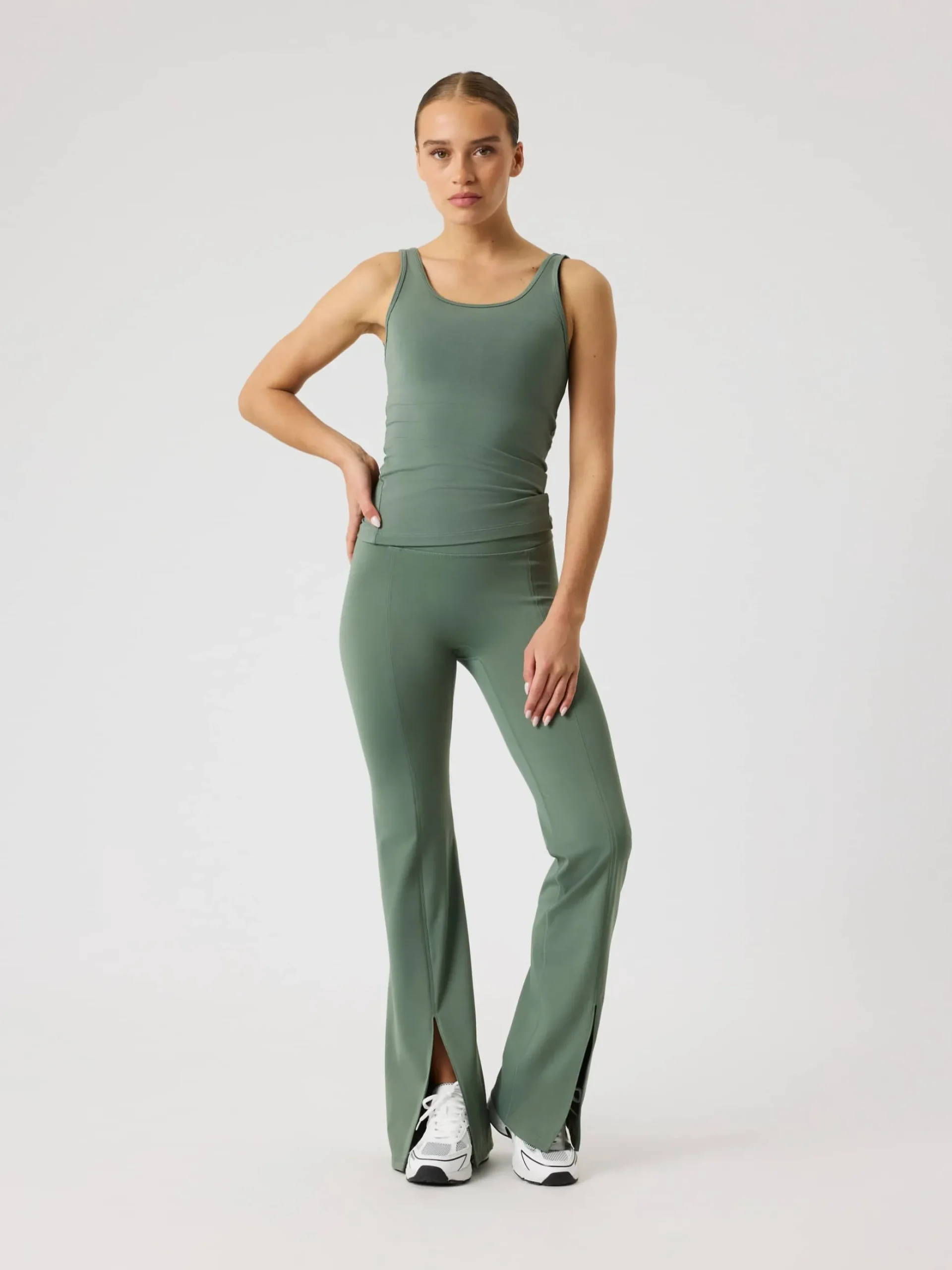 Studio Flared Slit Tights