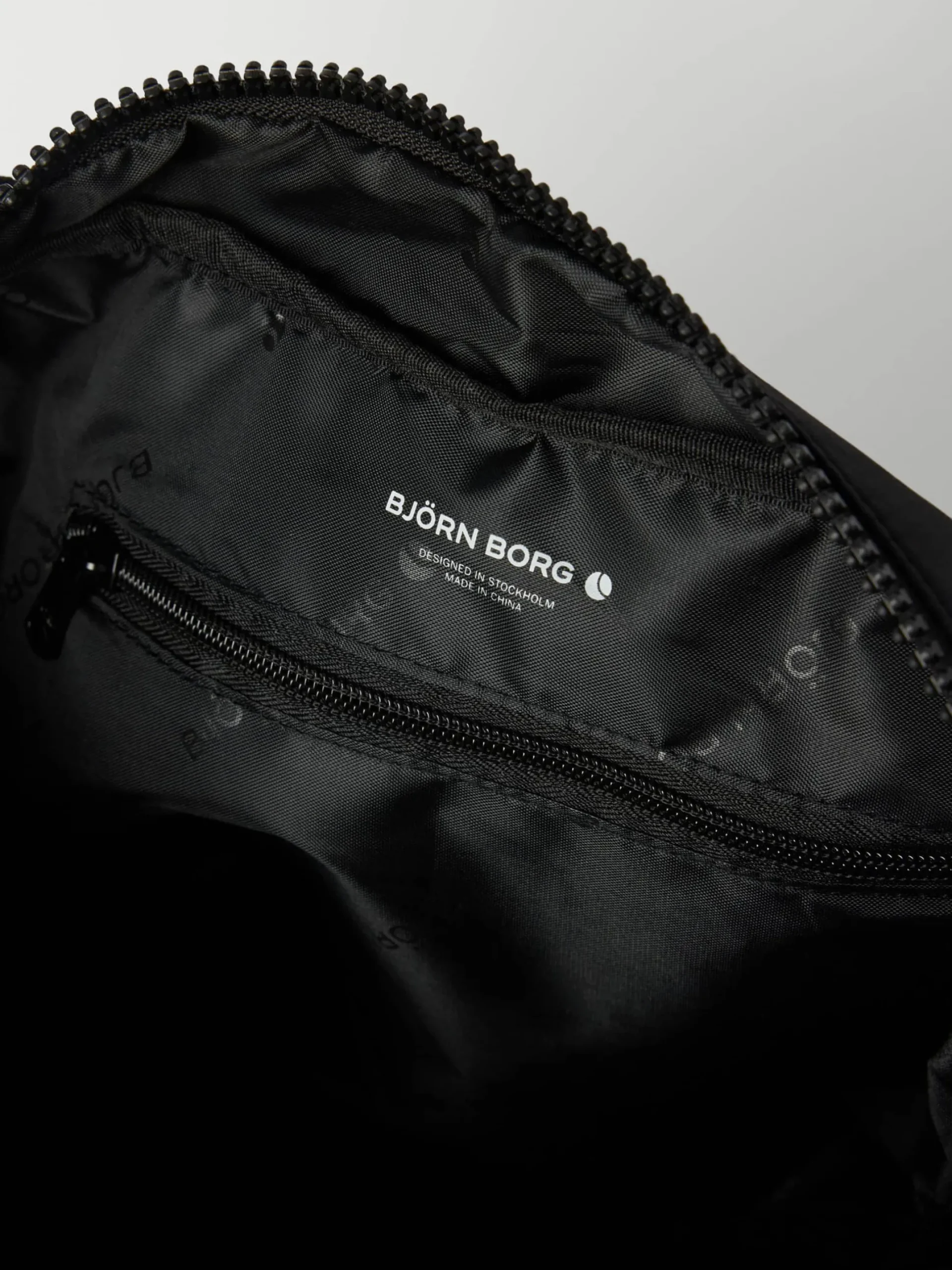 Studio Shoulder Bag 18L