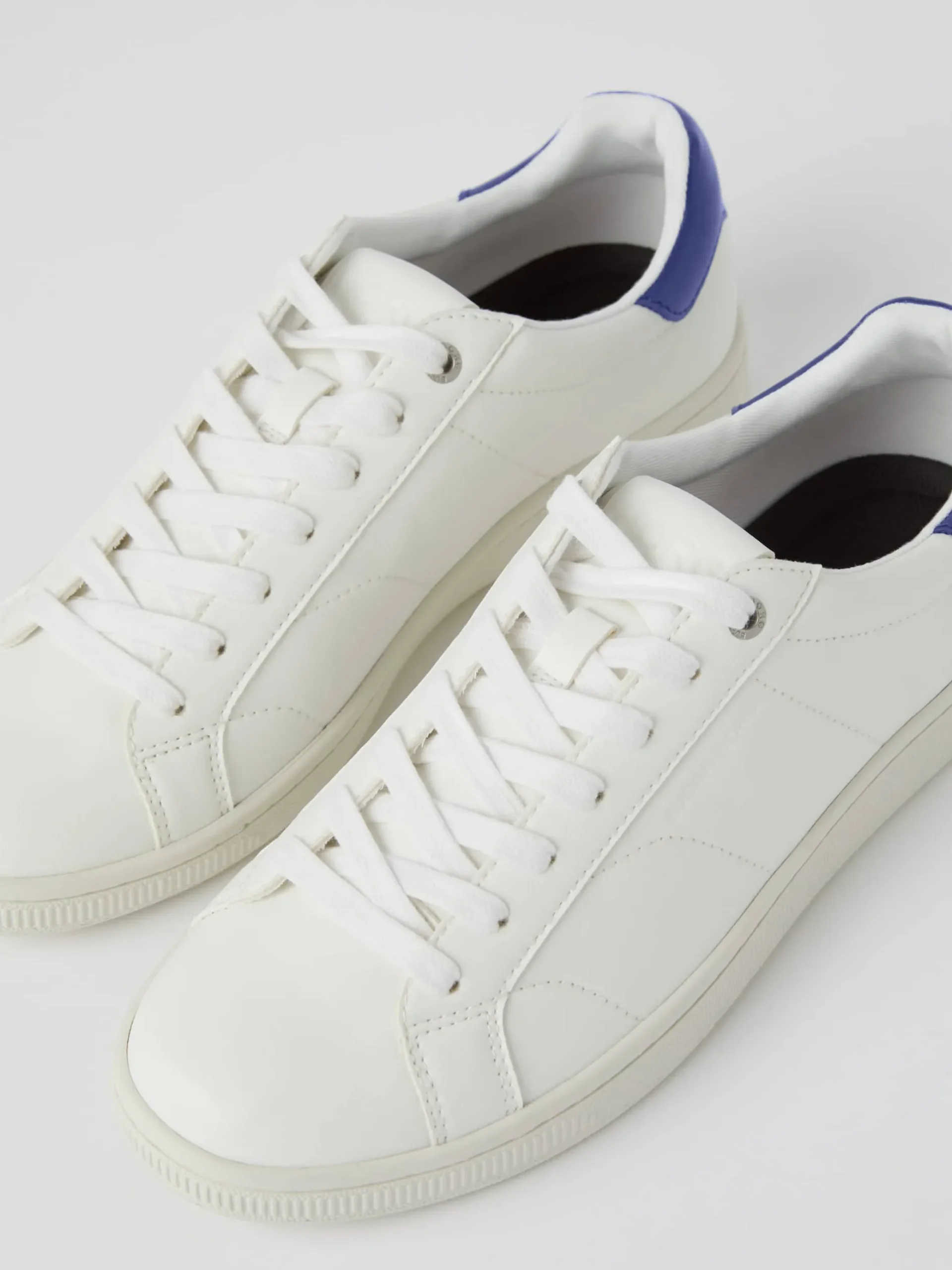 Unisex Deuce Sneakers