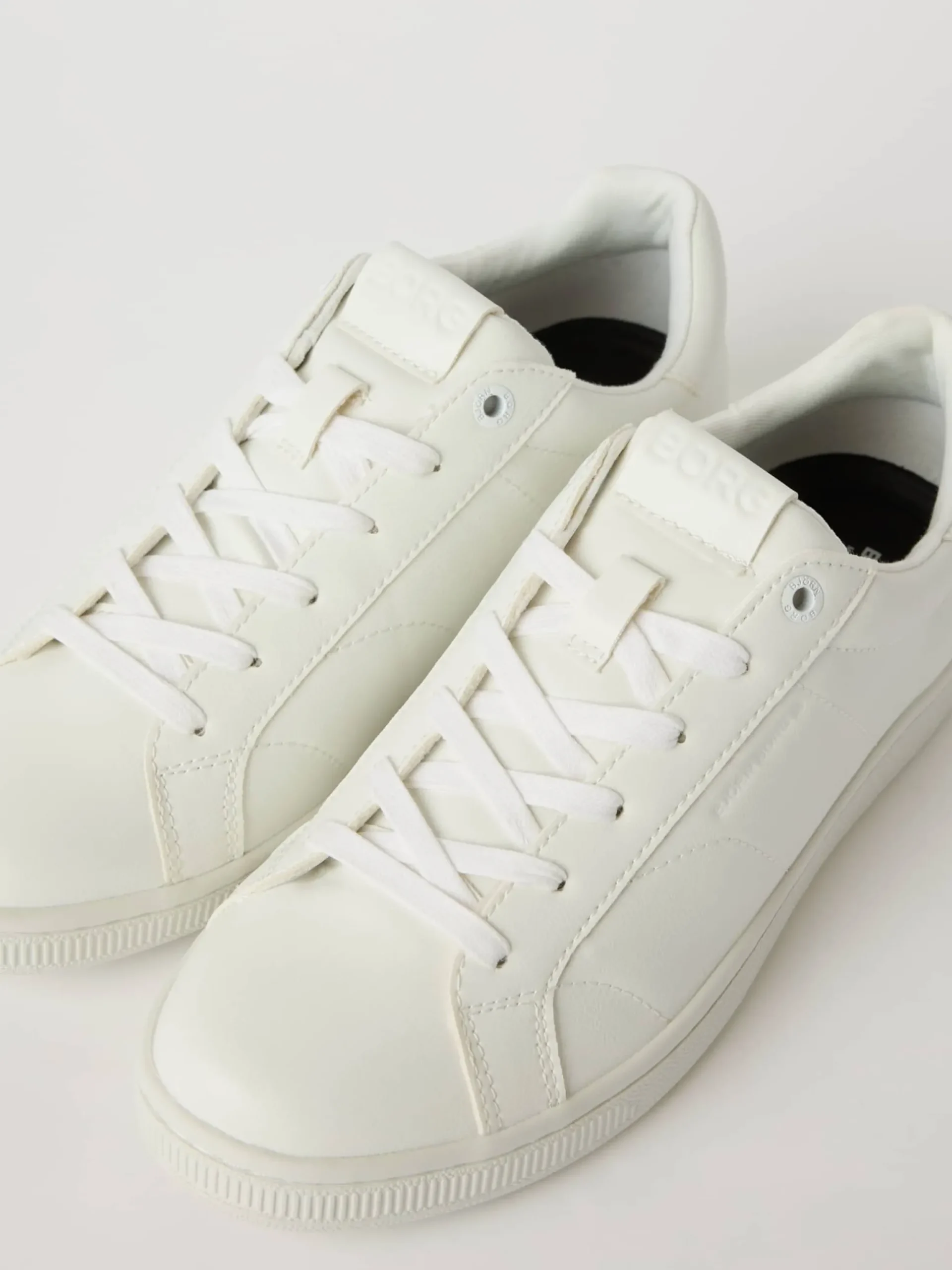 Women's Deuce Sneakers (T305)