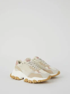 Women's Sneakers R2600